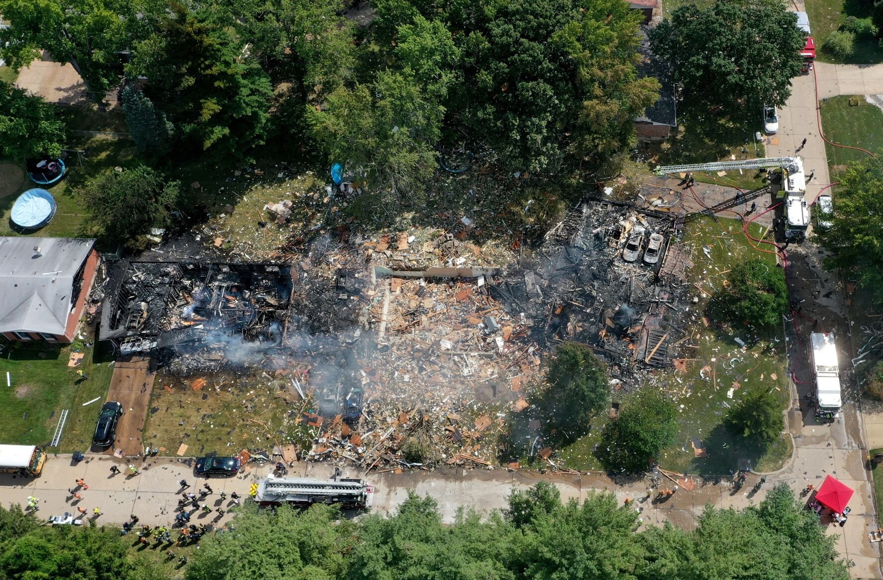 House explodes on Evan Aire Drive in north 51黑料 County